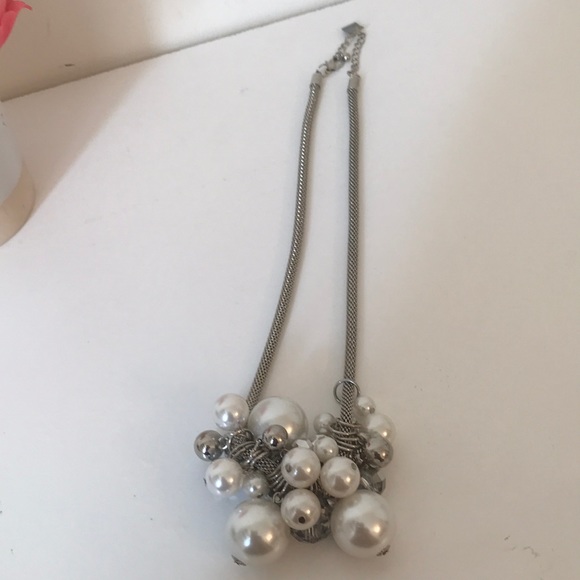 Fashion pearl and silver necklace - Picture 1 of 2
